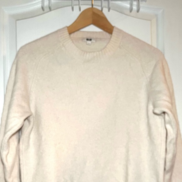 Uniqlo Women's Cream 100% Wool Crewneck Sweater Jumper Casual Classic, Size M - Picture 2 of 9